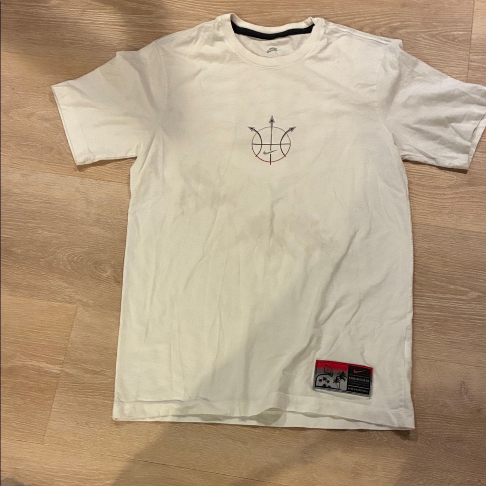 Nike Cream and Purple Graphic Men's Basketball Casual Tee Sz S